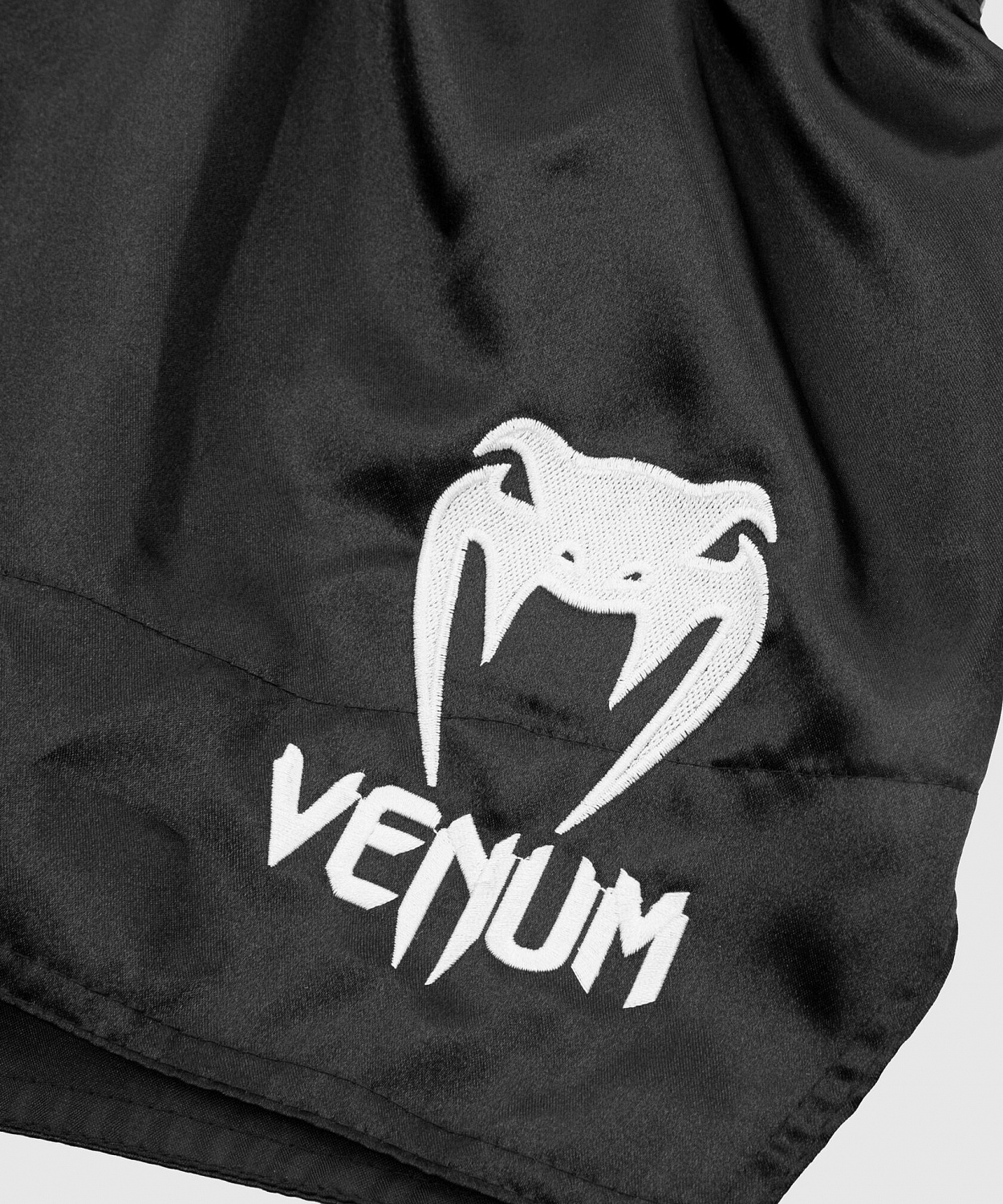 Шорты тайские Venum черные